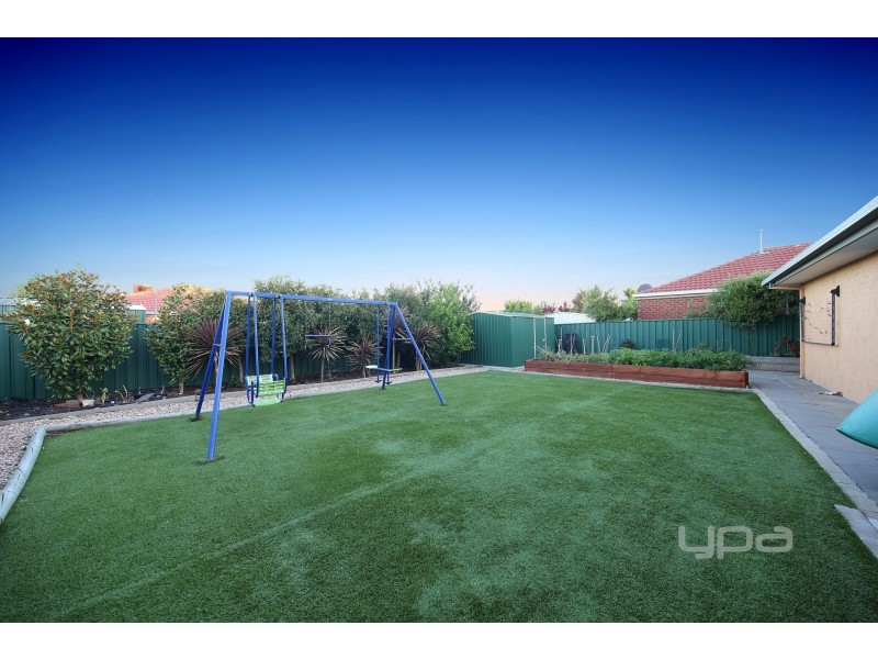 18 Freeman Avenue, Burnside VIC 3023