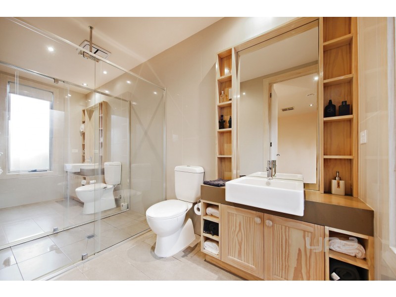 4 Hay Avenue, Taylors Hill VIC 3037