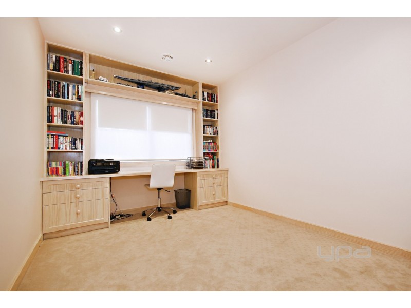 4 Hay Avenue, Taylors Hill VIC 3037