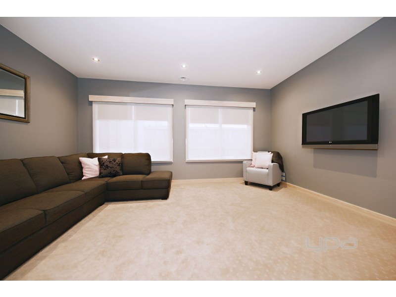 4 Hay Avenue, Taylors Hill VIC 3037