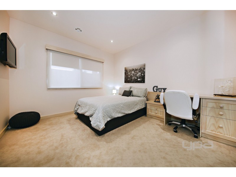 4 Hay Avenue, Taylors Hill VIC 3037