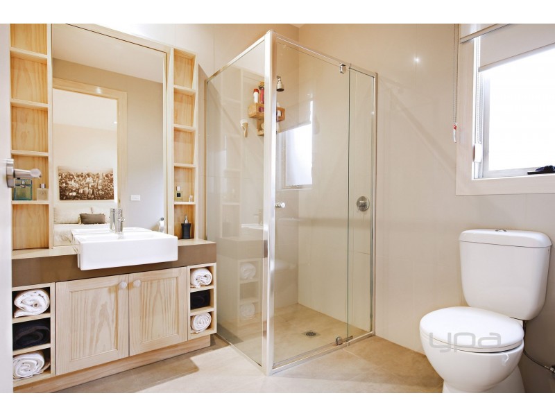 4 Hay Avenue, Taylors Hill VIC 3037