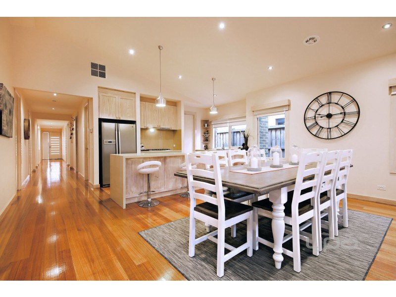 4 Hay Avenue, Taylors Hill VIC 3037