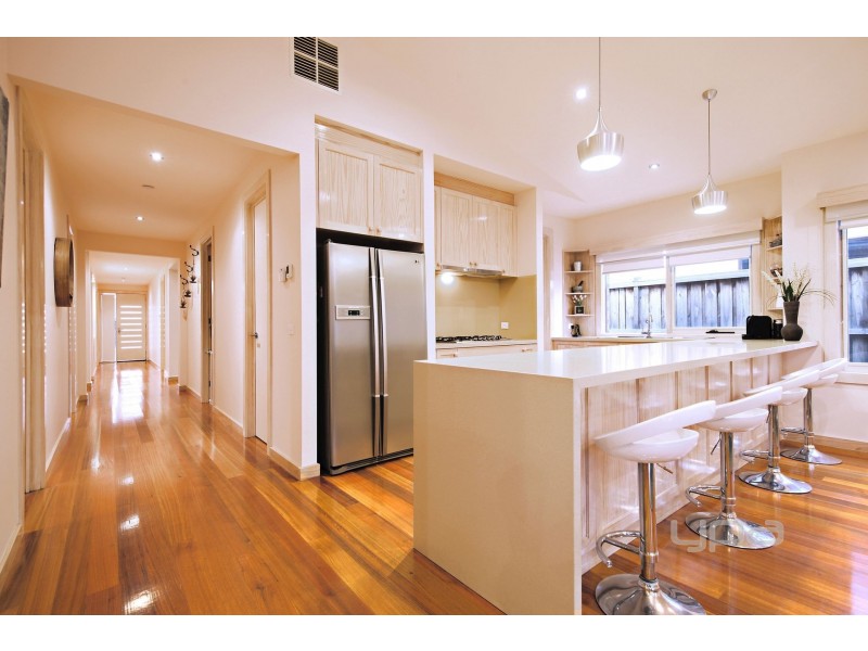 4 Hay Avenue, Taylors Hill VIC 3037