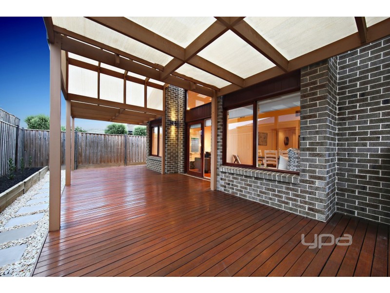 4 Hay Avenue, Taylors Hill VIC 3037