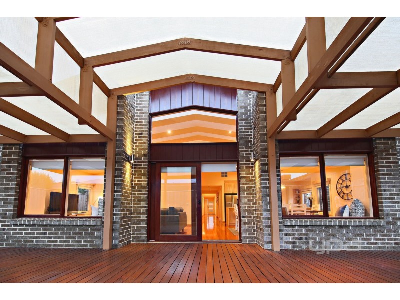 4 Hay Avenue, Taylors Hill VIC 3037