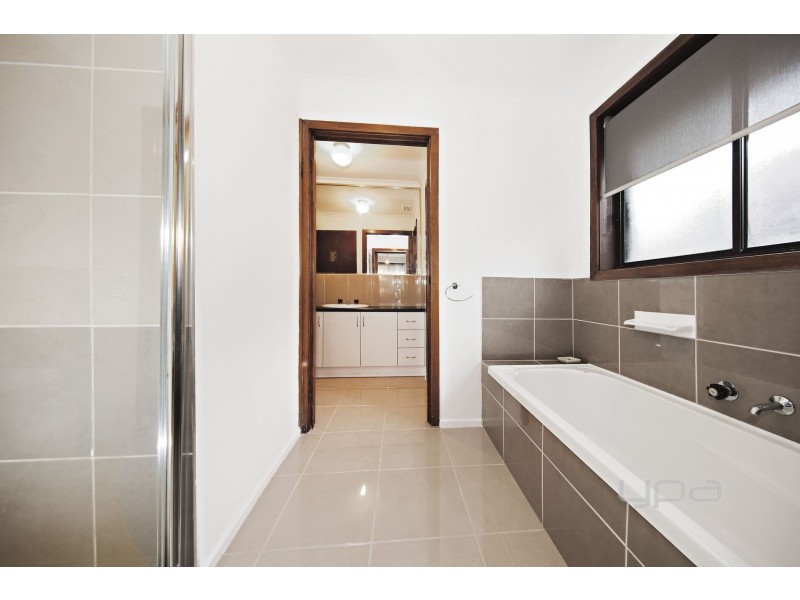 33 Evergreen Avenue, Albanvale VIC 3021