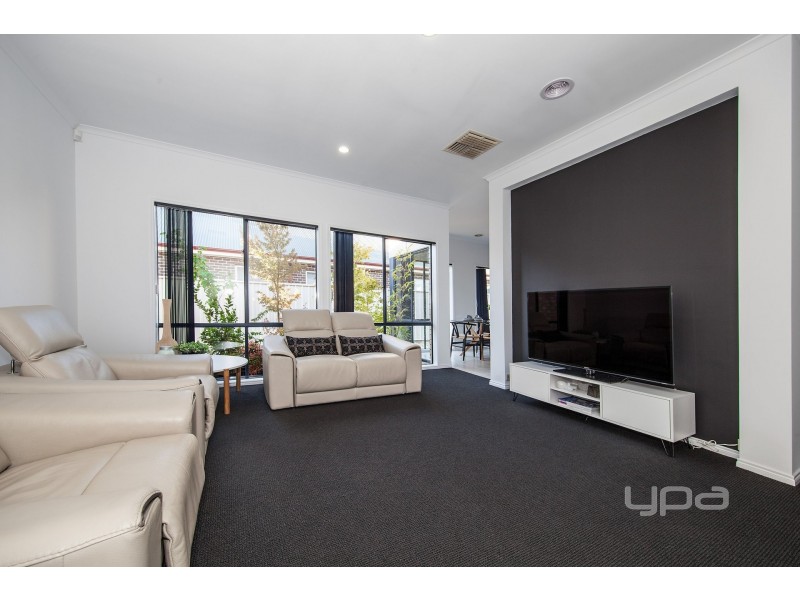 2 Bushy Park Avenue, Caroline Springs VIC 3023