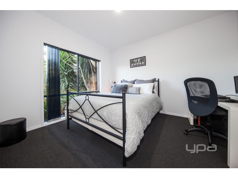 2 Bushy Park Avenue, Caroline Springs VIC 3023