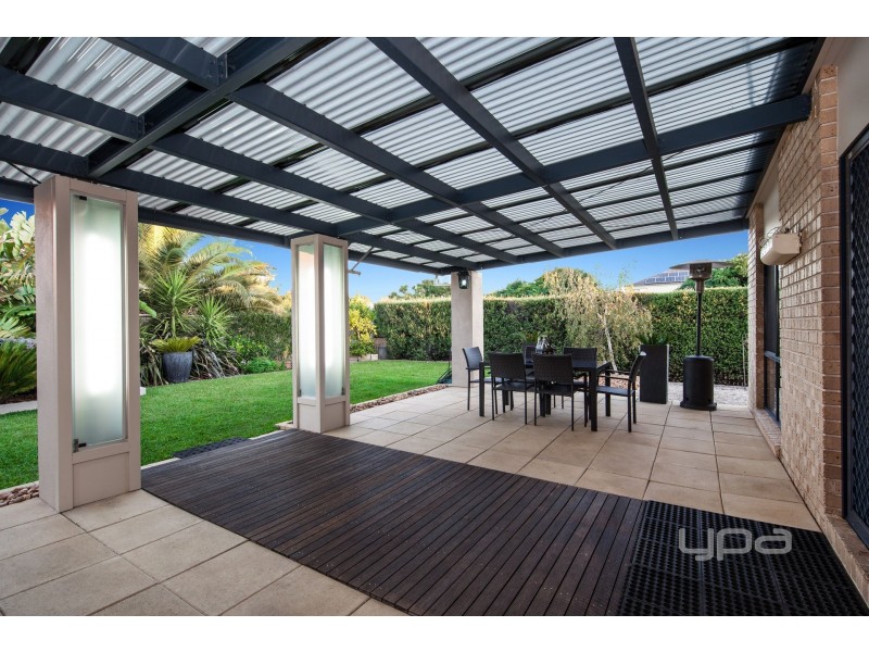 2 Bushy Park Avenue, Caroline Springs VIC 3023