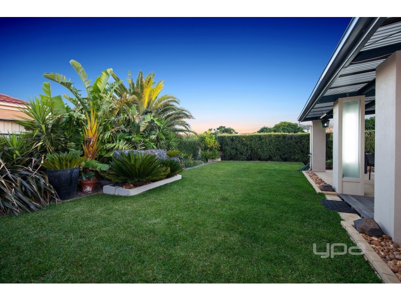 2 Bushy Park Avenue, Caroline Springs VIC 3023