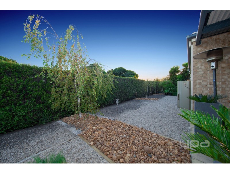 2 Bushy Park Avenue, Caroline Springs VIC 3023