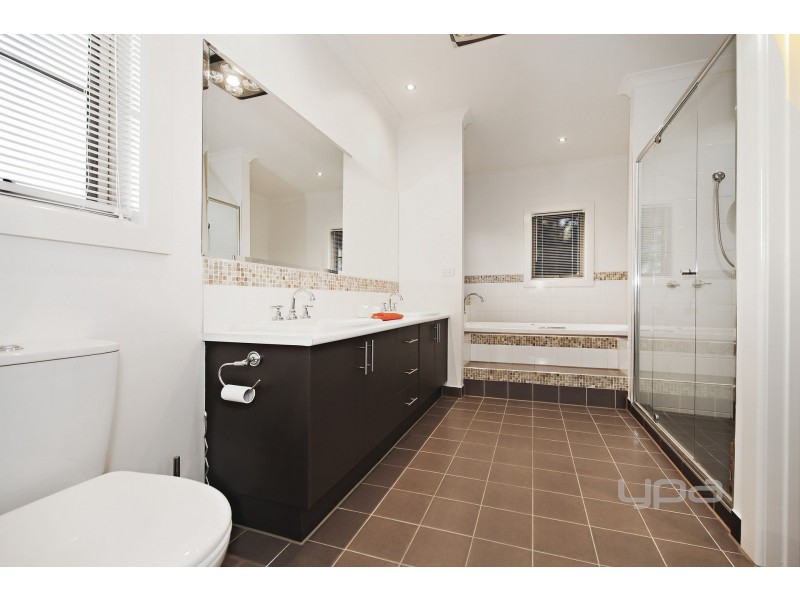 1 Reed Place, Caroline Springs VIC 3023