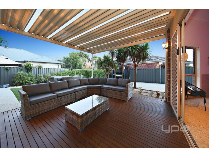 1 Reed Place, Caroline Springs VIC 3023