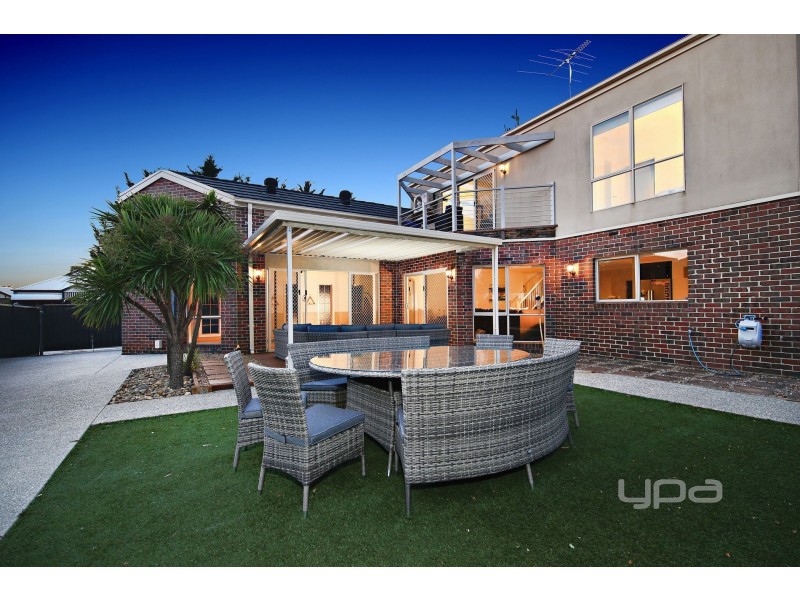 1 Reed Place, Caroline Springs VIC 3023