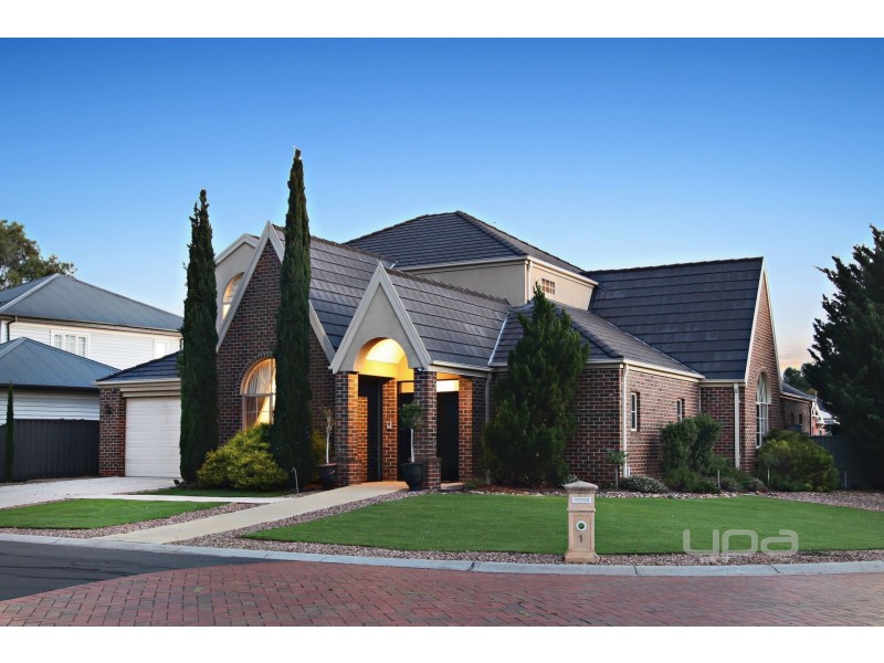 1 Reed Place, Caroline Springs VIC 3023