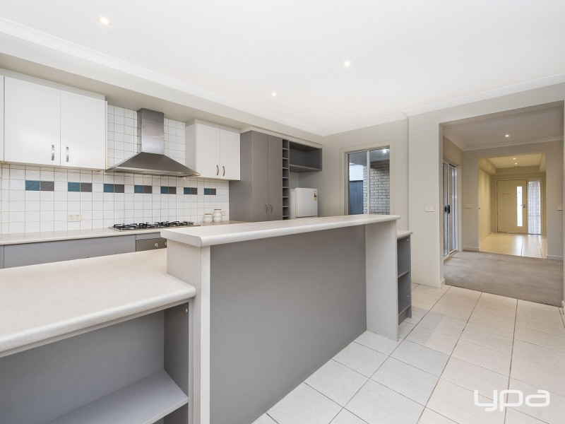 7 Bovard Close, Caroline Springs VIC 3023