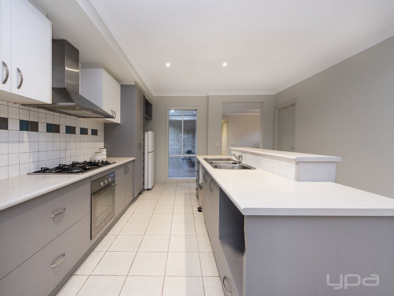 7 Bovard Close, Caroline Springs VIC 3023