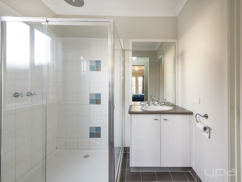 7 Bovard Close, Caroline Springs VIC 3023