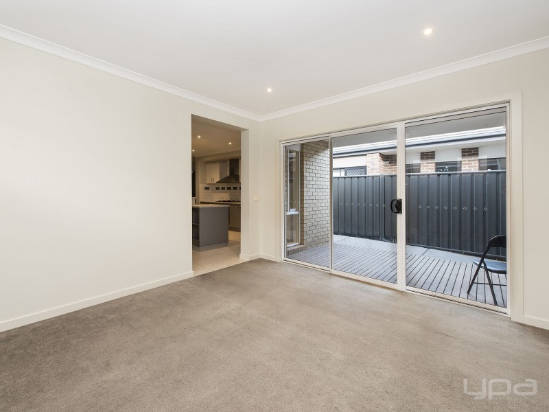 7 Bovard Close, Caroline Springs VIC 3023
