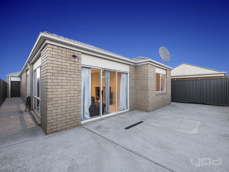 7 Bovard Close, Caroline Springs VIC 3023