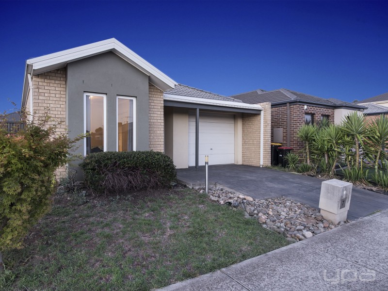 7 Bovard Close, Caroline Springs VIC 3023