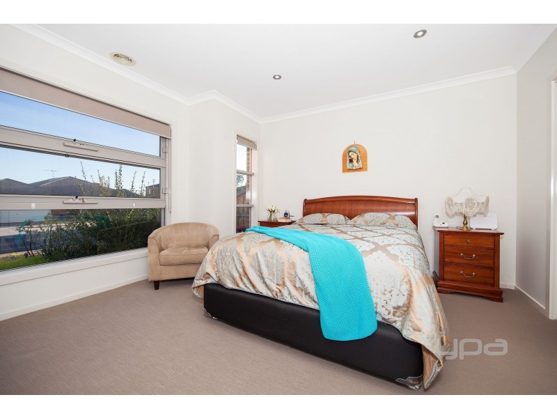 20 Woollahra Parade, Taylors Hill VIC 3037