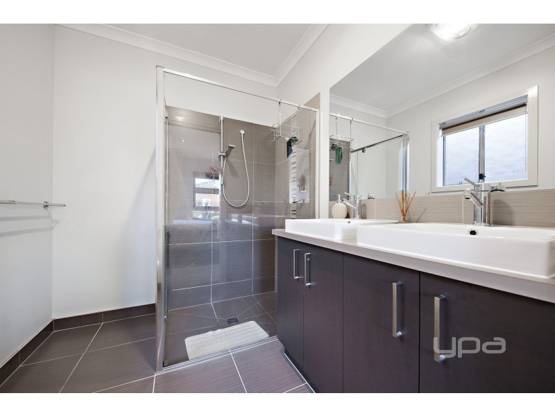 20 Woollahra Parade, Taylors Hill VIC 3037