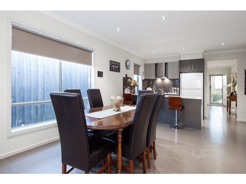 20 Woollahra Parade, Taylors Hill VIC 3037