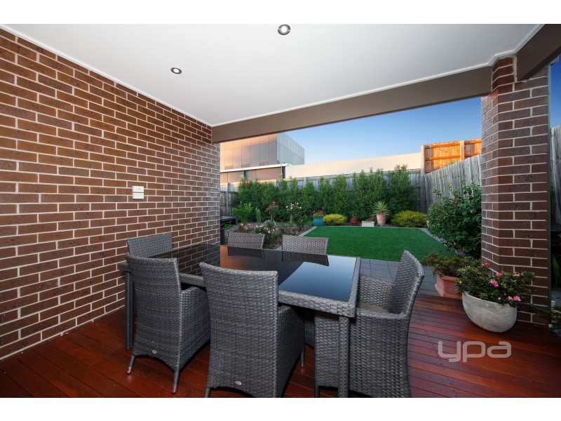 20 Woollahra Parade, Taylors Hill VIC 3037