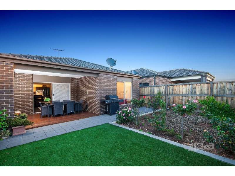 20 Woollahra Parade, Taylors Hill VIC 3037