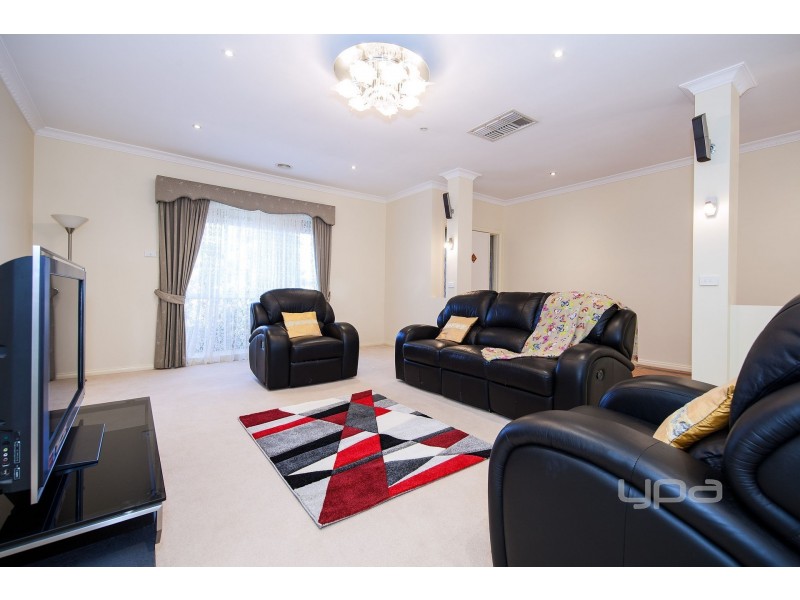 25 Springfield Close, Caroline Springs VIC 3023