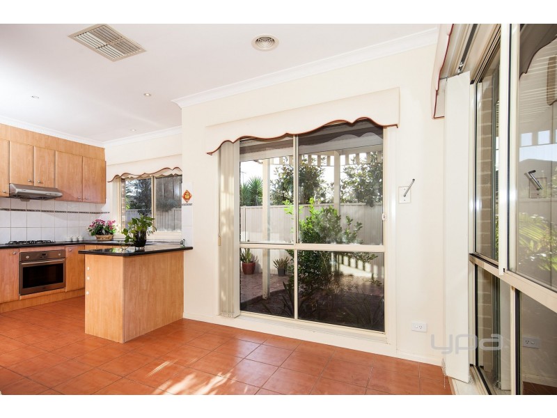 25 Springfield Close, Caroline Springs VIC 3023