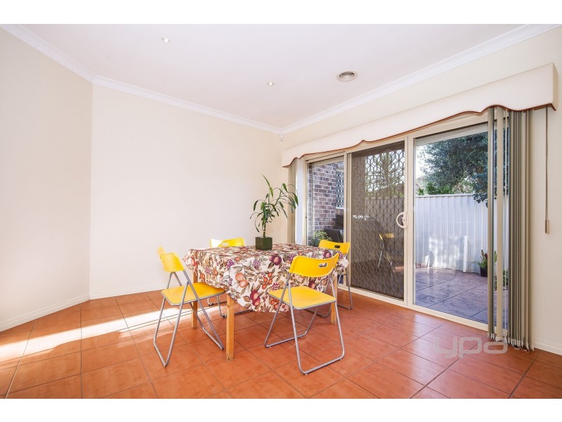 25 Springfield Close, Caroline Springs VIC 3023