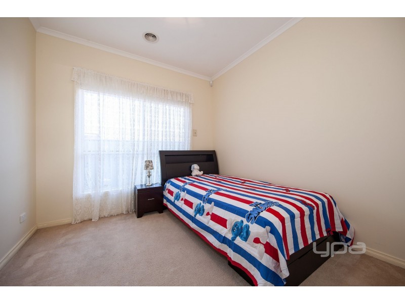 25 Springfield Close, Caroline Springs VIC 3023