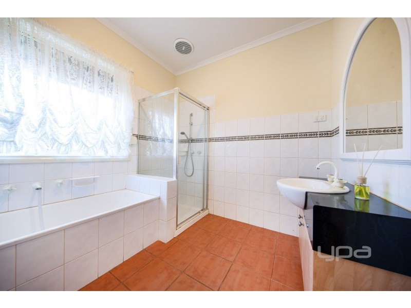 25 Springfield Close, Caroline Springs VIC 3023