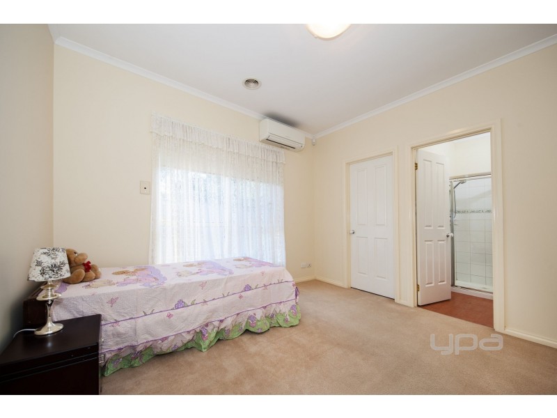 25 Springfield Close, Caroline Springs VIC 3023