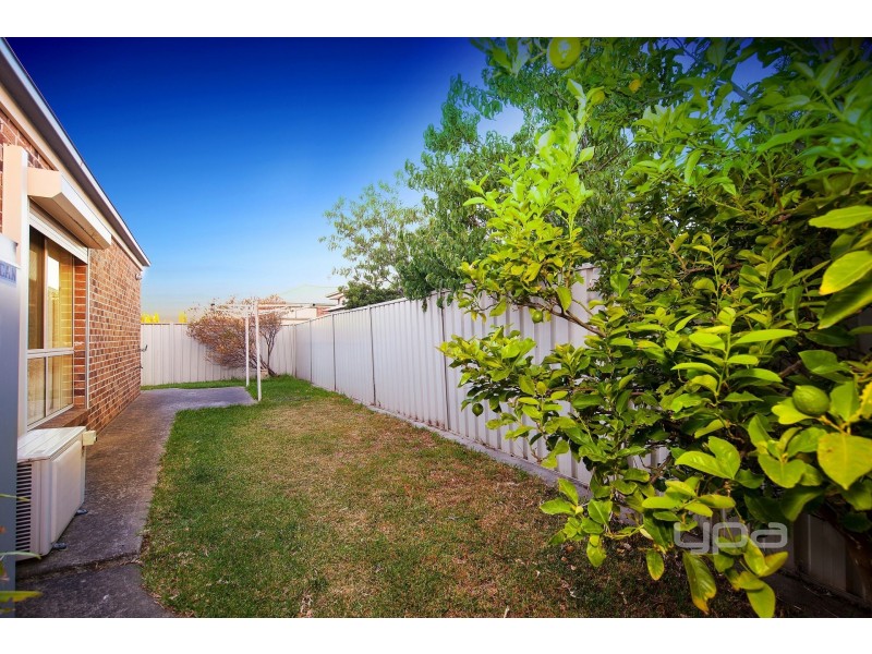 25 Springfield Close, Caroline Springs VIC 3023