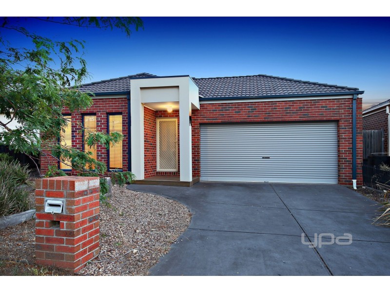 11 Dunstall Gardens, Caroline Springs VIC 3023