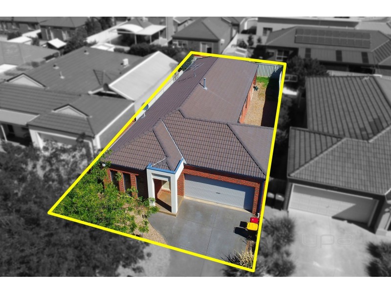 11 Dunstall Gardens, Caroline Springs VIC 3023