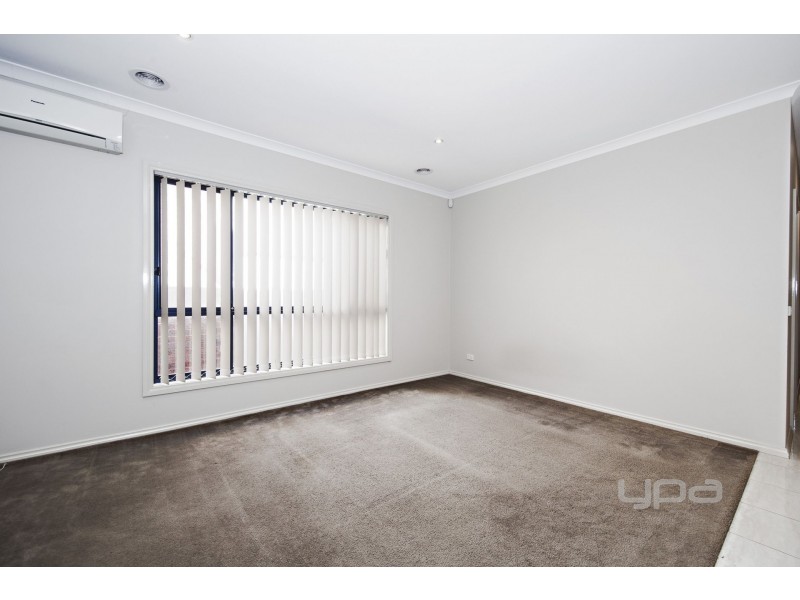 11 Dunstall Gardens, Caroline Springs VIC 3023