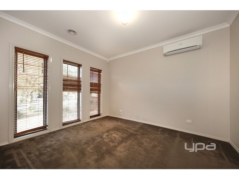 11 Dunstall Gardens, Caroline Springs VIC 3023