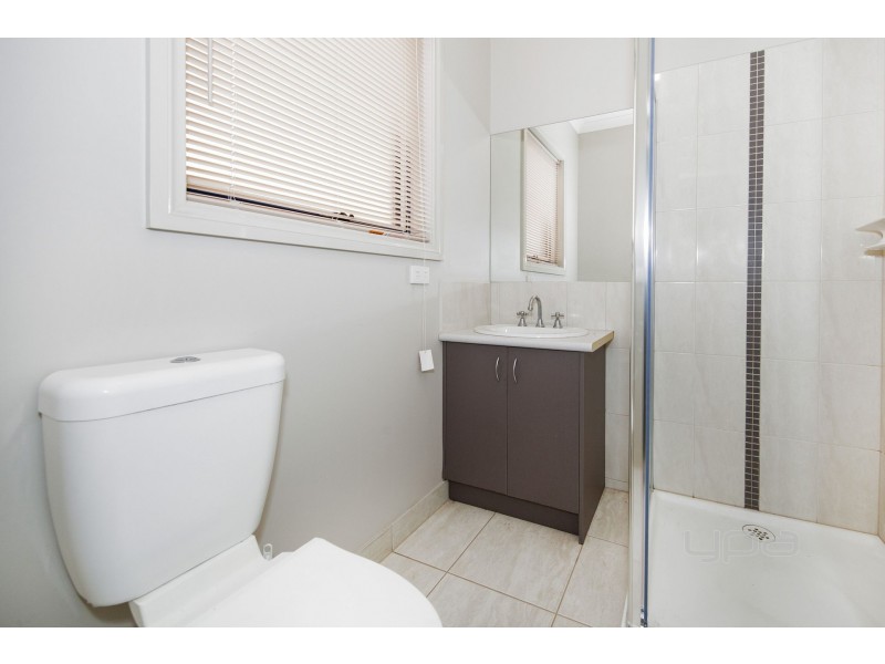 11 Dunstall Gardens, Caroline Springs VIC 3023