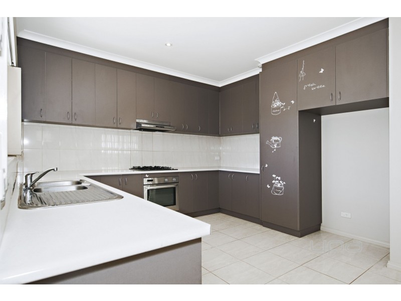 11 Dunstall Gardens, Caroline Springs VIC 3023