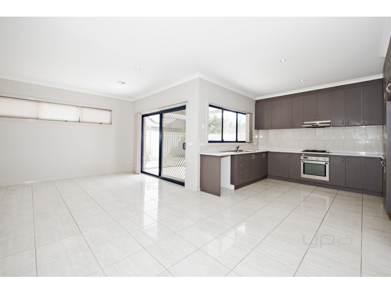 11 Dunstall Gardens, Caroline Springs VIC 3023