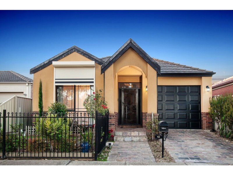 10 Naracoorte Drive, Caroline Springs VIC 3023
