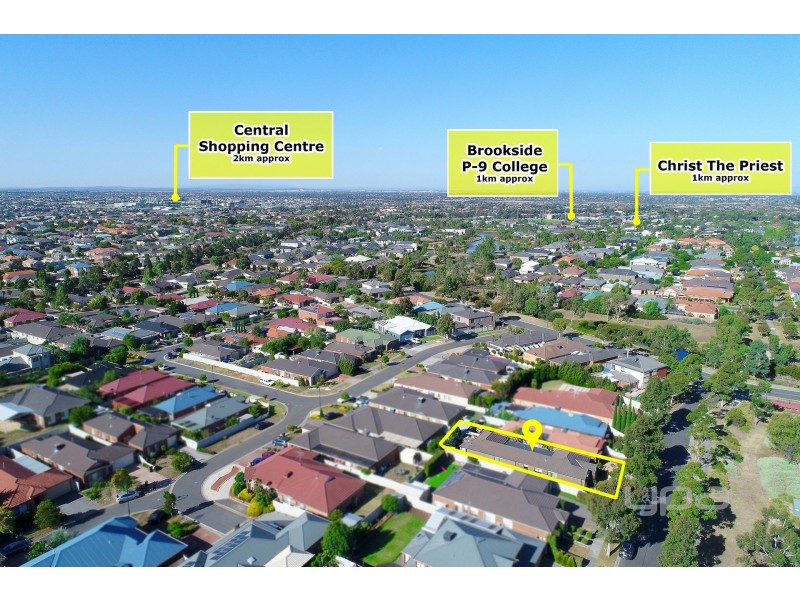 10 Naracoorte Drive, Caroline Springs VIC 3023