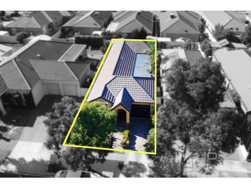 10 Naracoorte Drive, Caroline Springs VIC 3023