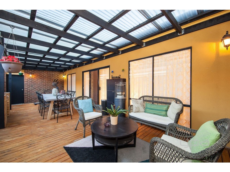 10 Naracoorte Drive, Caroline Springs VIC 3023