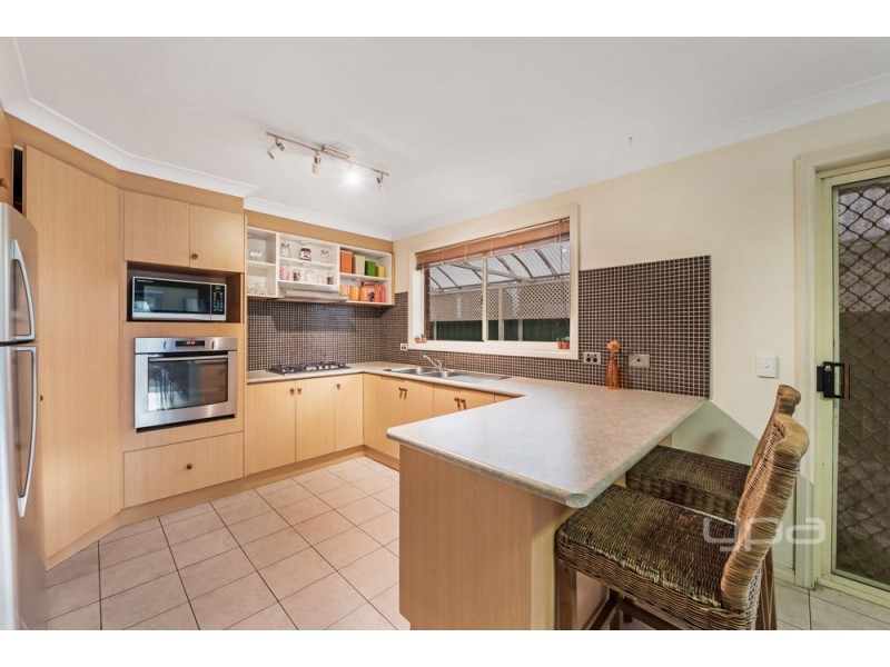16 Creekbank Place, Caroline Springs VIC 3023